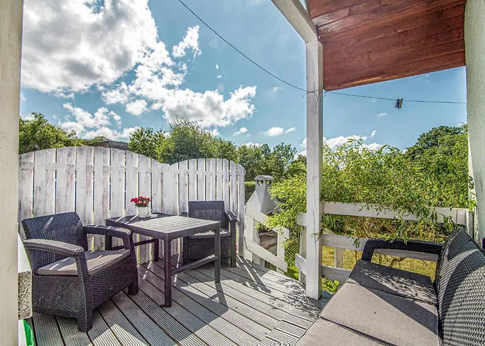 2 Bedroom Amazing In Prázdninový dům Lubiatowo (Pomerania)